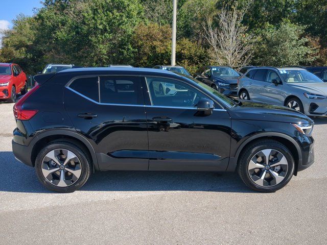 2025 Volvo XC40 Core Bright Theme