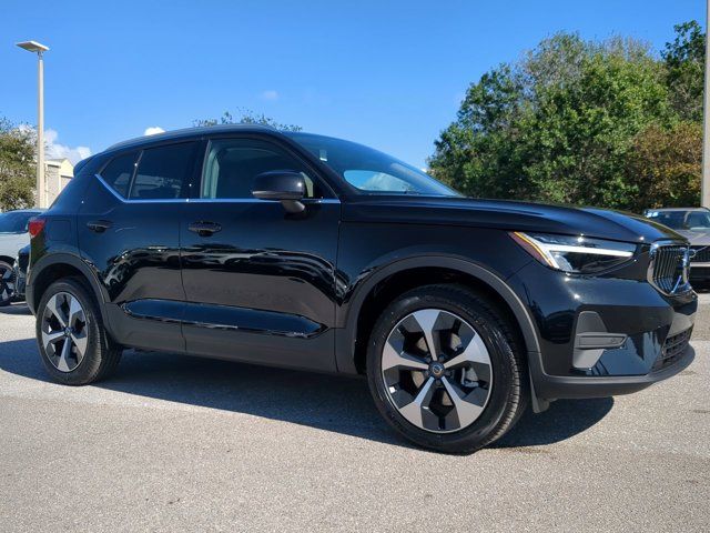 2025 Volvo XC40 Core Bright Theme