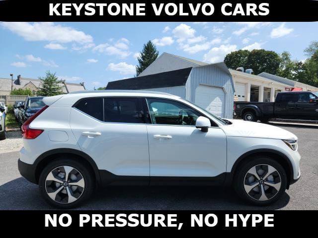 2025 Volvo XC40 Core Bright Theme