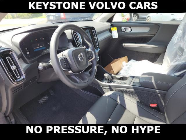 2025 Volvo XC40 Core Bright Theme