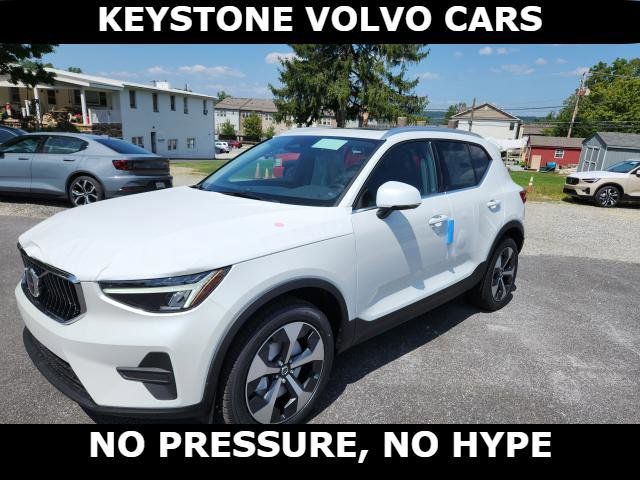 2025 Volvo XC40 Core Bright Theme