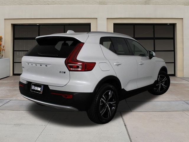 2025 Volvo XC40 Core Bright Theme