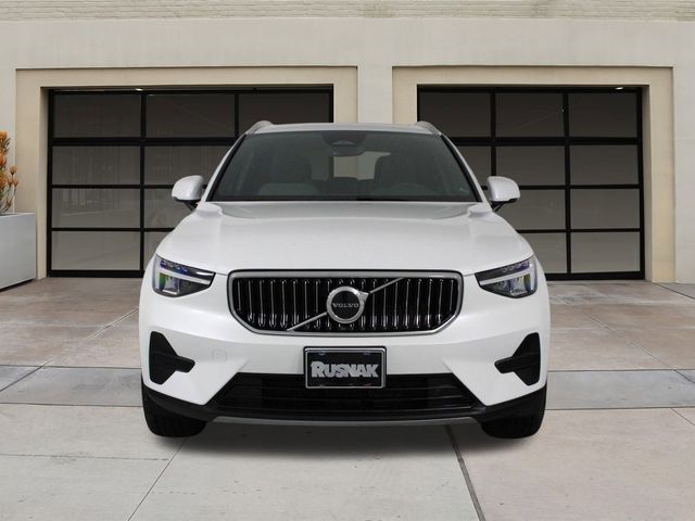 2025 Volvo XC40 Core Bright Theme