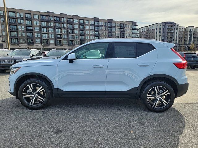 2025 Volvo XC40 Core Bright Theme