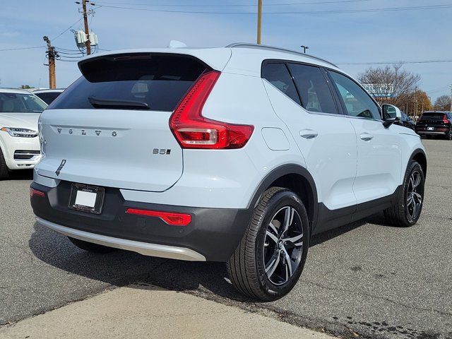 2025 Volvo XC40 Core Bright Theme