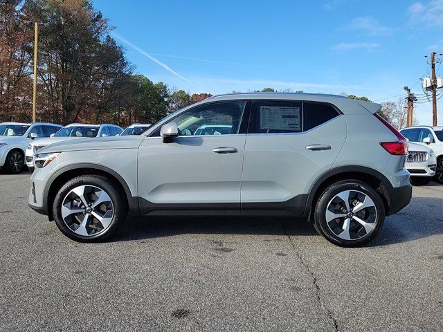 2025 Volvo XC40 Core Bright Theme