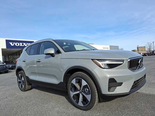 2025 Volvo XC40 Core Bright Theme