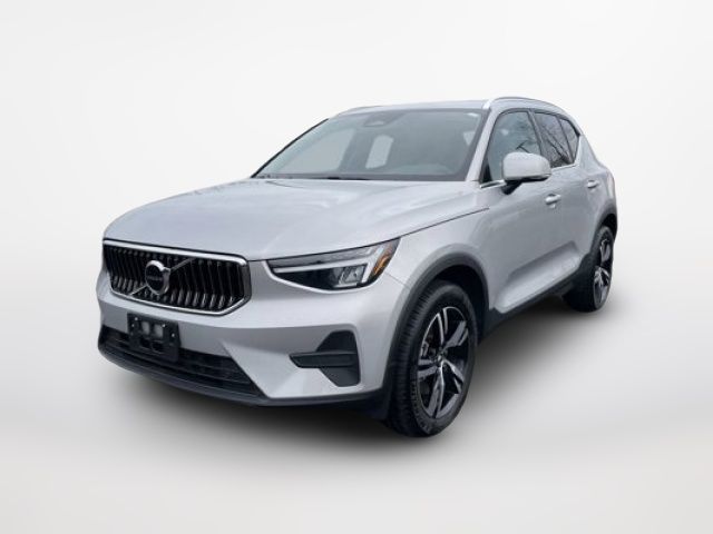 2025 Volvo XC40 Core Bright Theme