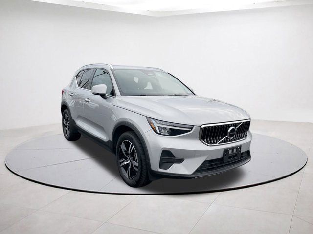 2025 Volvo XC40 Core Bright Theme