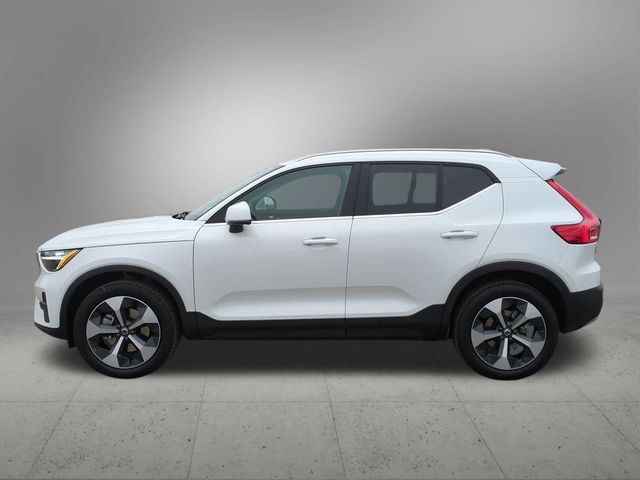 2025 Volvo XC40 Core Bright Theme