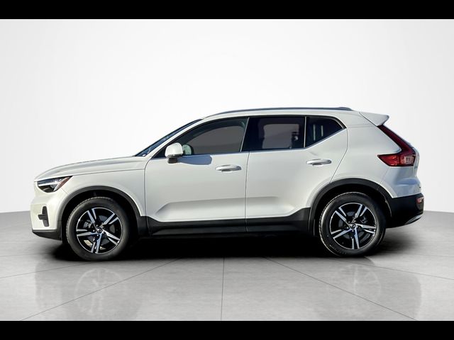 2025 Volvo XC40 Core Bright Theme