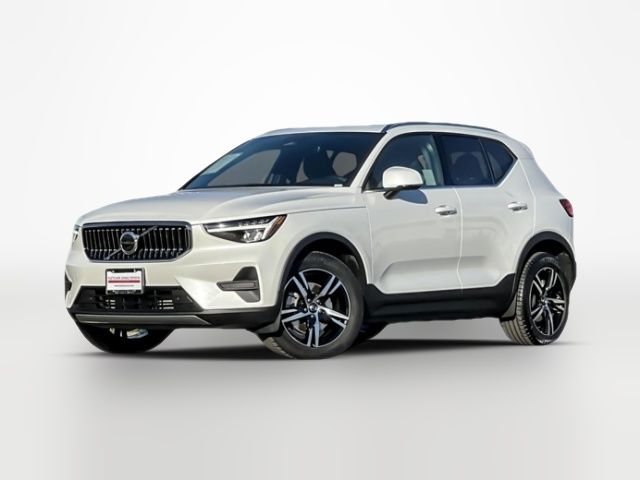2025 Volvo XC40 Core Bright Theme