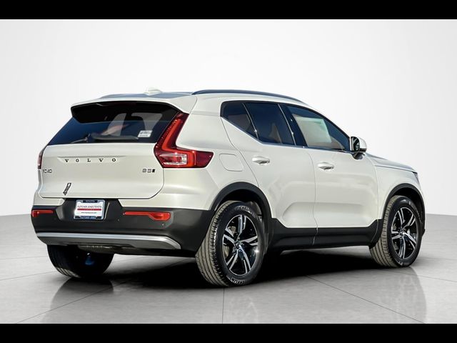 2025 Volvo XC40 Core Bright Theme