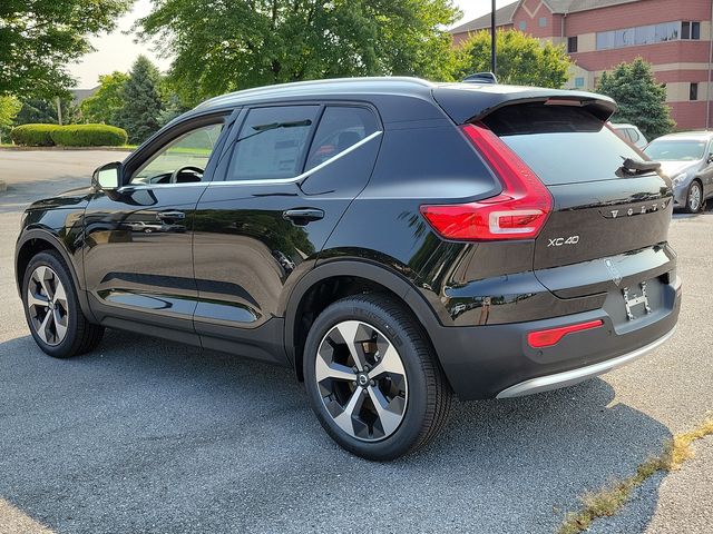 2025 Volvo XC40 Core Bright Theme