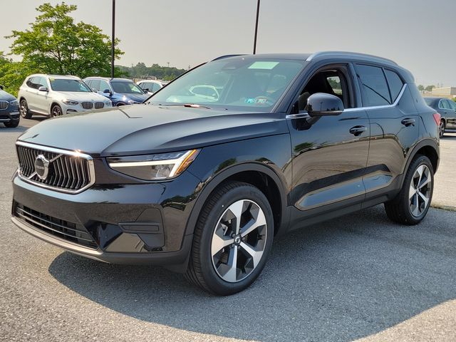 2025 Volvo XC40 Core Bright Theme