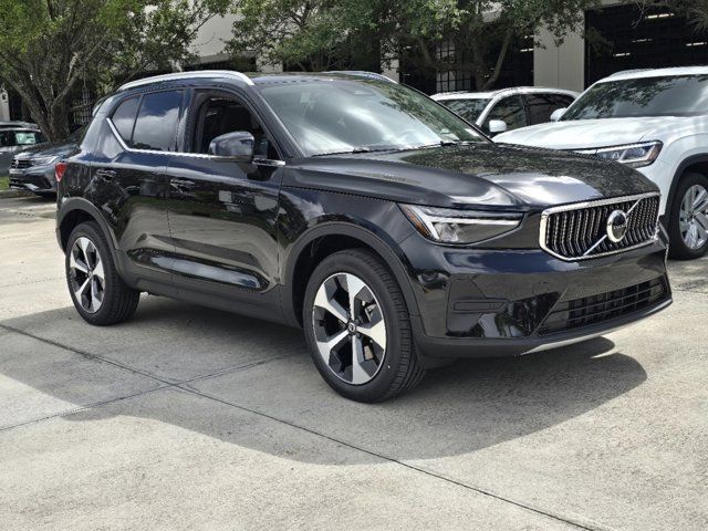 2025 Volvo XC40 Core Bright Theme