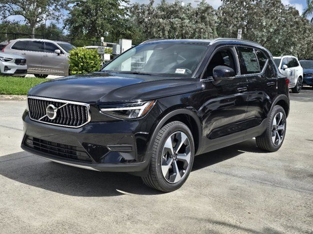 2025 Volvo XC40 Core Bright Theme