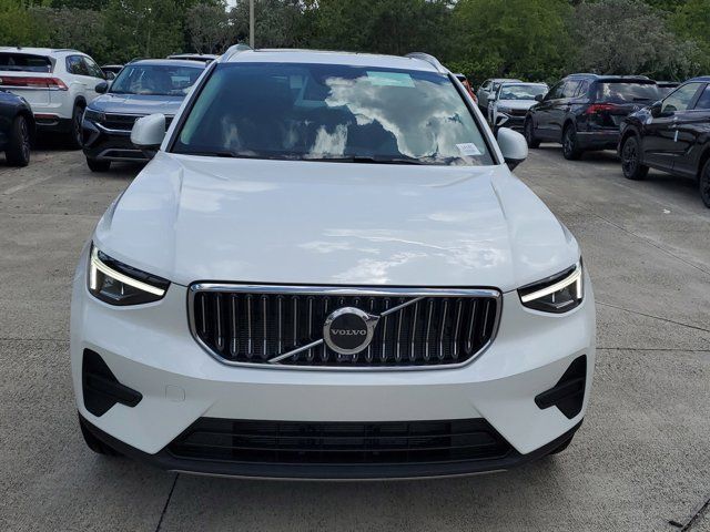 2025 Volvo XC40 Core Bright Theme