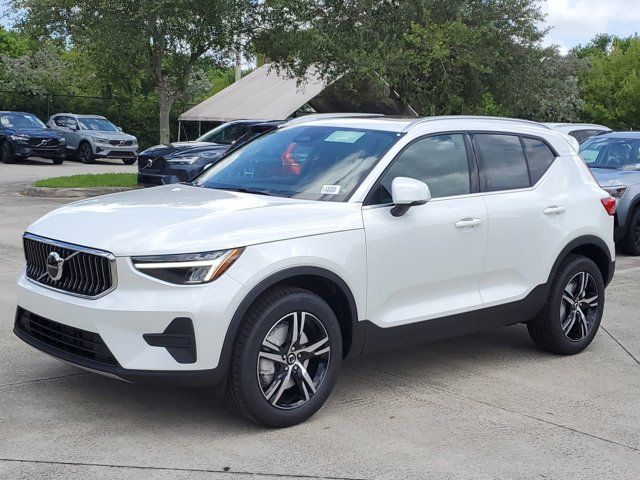 2025 Volvo XC40 Core Bright Theme