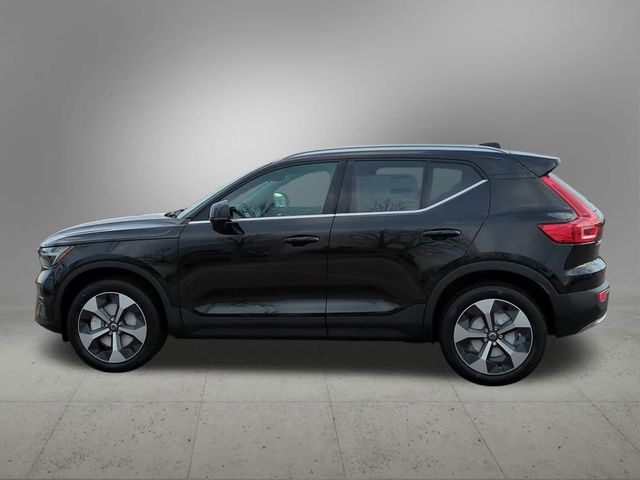 2025 Volvo XC40 Core Bright Theme