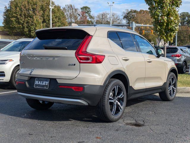 2025 Volvo XC40 Core Bright Theme