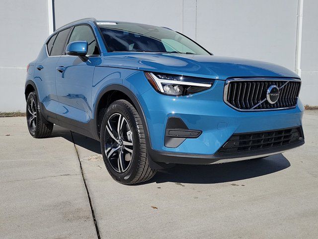 2025 Volvo XC40 Core Bright Theme