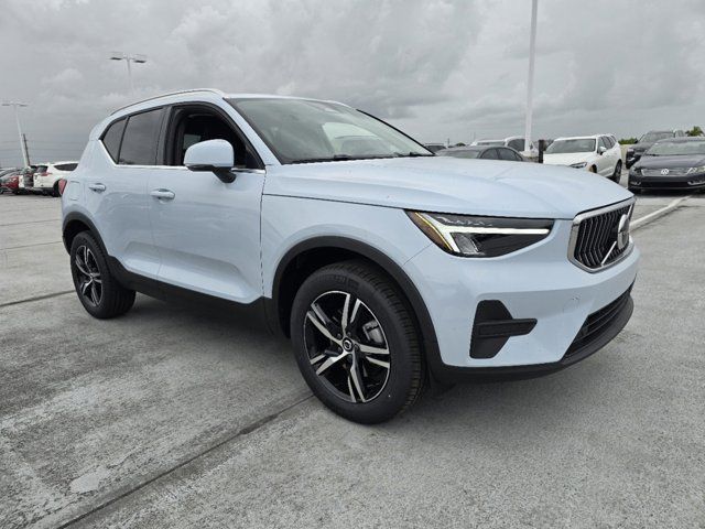 2025 Volvo XC40 Core Bright Theme