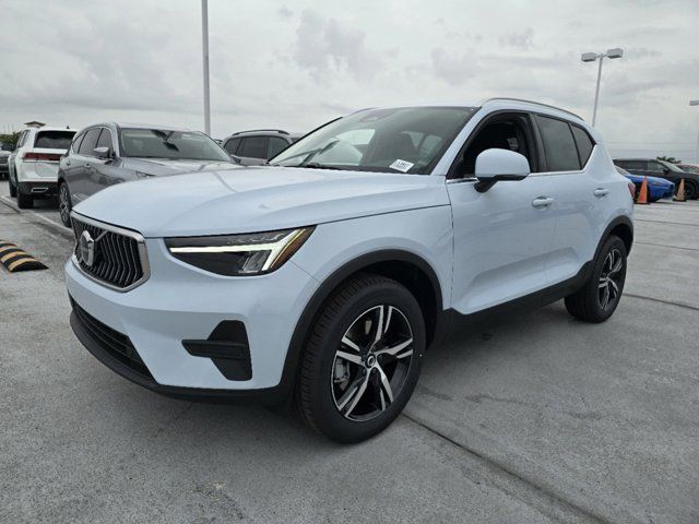 2025 Volvo XC40 Core Bright Theme