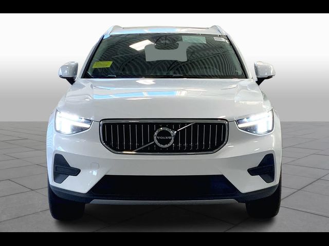 2025 Volvo XC40 Core Bright Theme