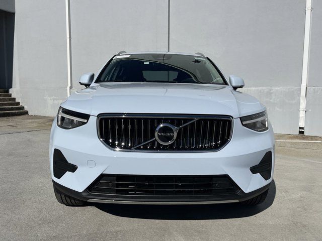 2025 Volvo XC40 Core Bright Theme