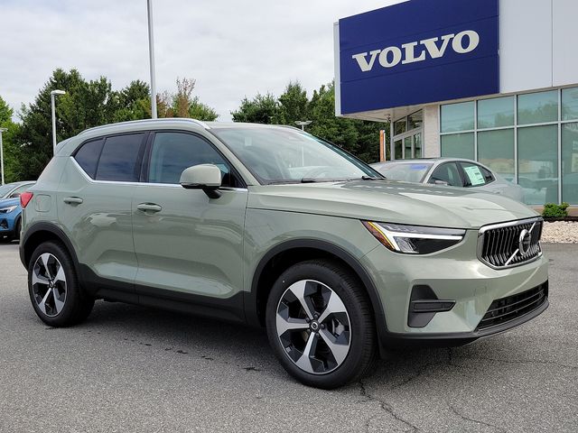 2025 Volvo XC40 Core Bright Theme