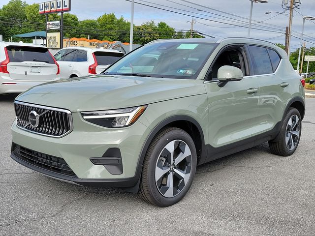 2025 Volvo XC40 Core Bright Theme