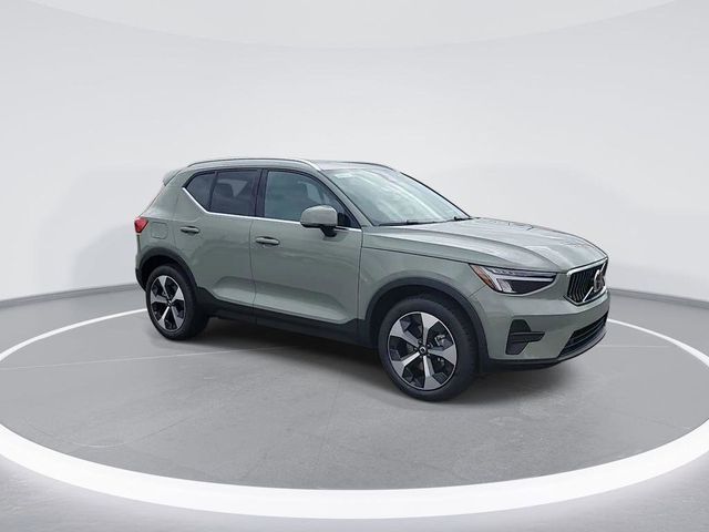 2025 Volvo XC40 Core Bright Theme