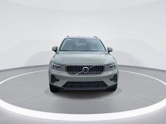 2025 Volvo XC40 Core Bright Theme