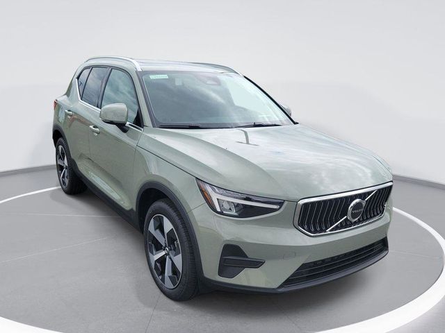 2025 Volvo XC40 Core Bright Theme