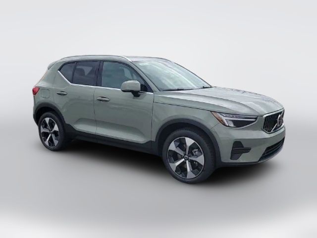 2025 Volvo XC40 Core Bright Theme