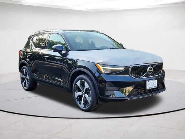 2025 Volvo XC40 Core Bright Theme