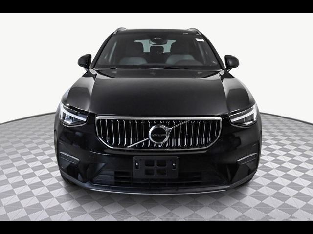 2025 Volvo XC40 Core Bright Theme