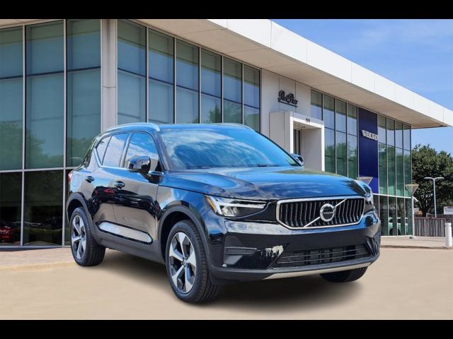 2025 Volvo XC40 Core Bright Theme