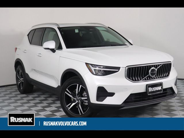 2025 Volvo XC40 Core Bright Theme