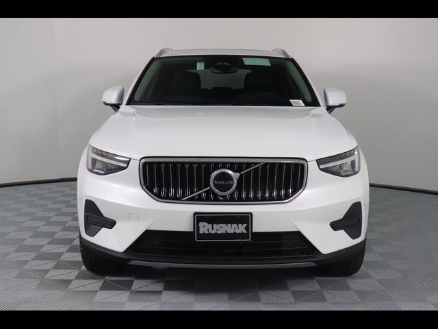 2025 Volvo XC40 Core Bright Theme