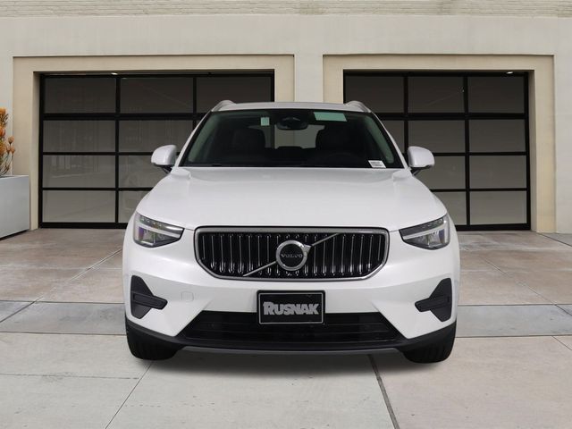 2025 Volvo XC40 Core Bright Theme