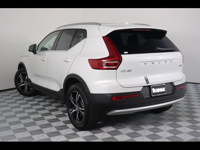 2025 Volvo XC40 Core Bright Theme