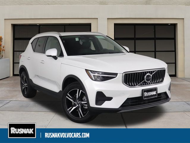 2025 Volvo XC40 Core Bright Theme