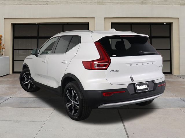 2025 Volvo XC40 Core Bright Theme