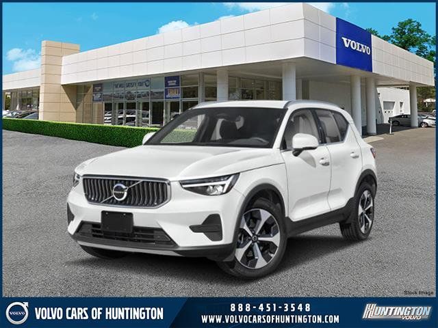 2025 Volvo XC40 Core Bright Theme