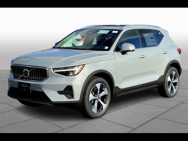 2025 Volvo XC40 Core Bright Theme