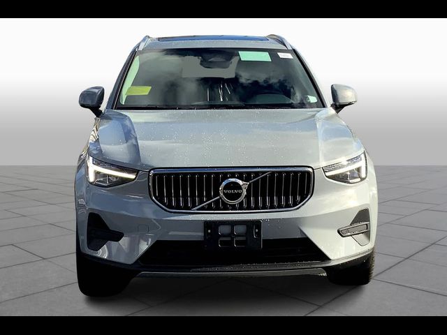 2025 Volvo XC40 Core Bright Theme