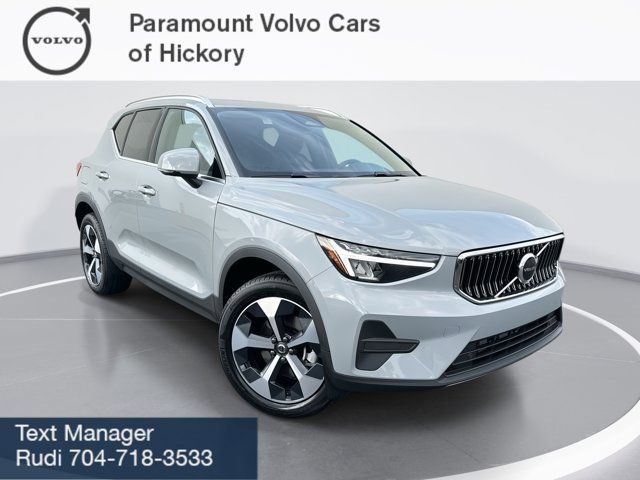 2025 Volvo XC40 Core Bright Theme