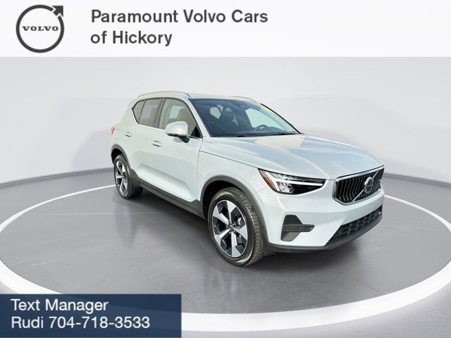 2025 Volvo XC40 Core Bright Theme